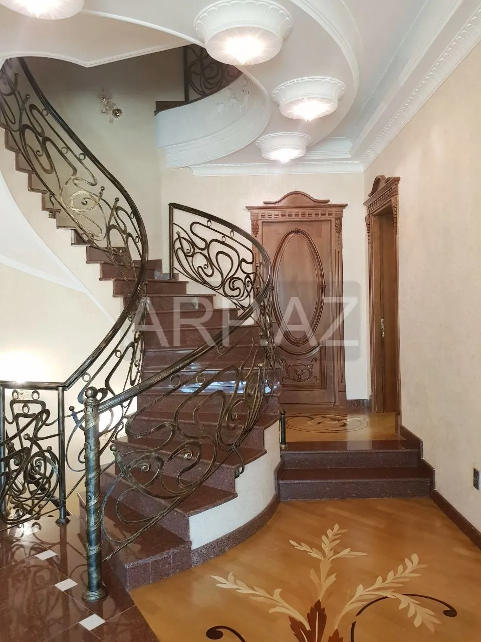 Bakıxanov q;s;=villa satılır