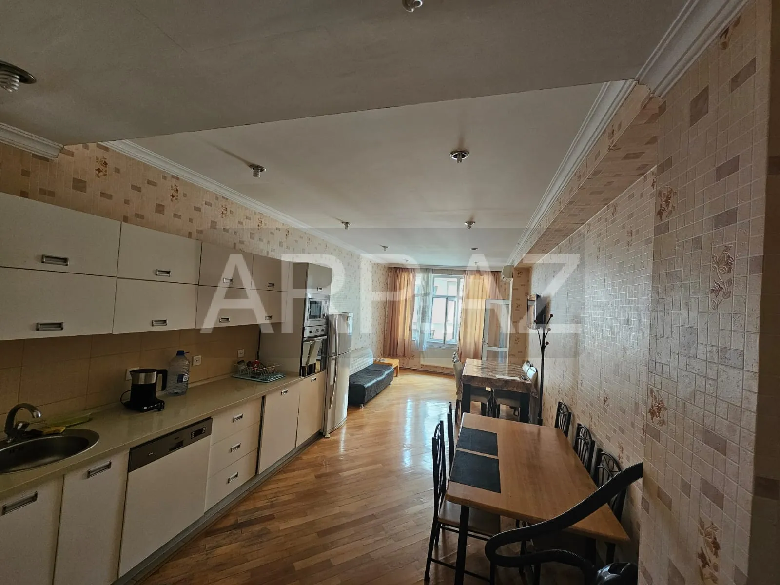 / İcarəyə verilir 3 otaqlı yeni tikili 140 m², 8 Noyabr m.